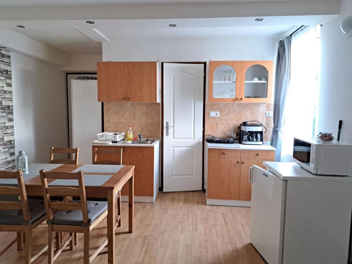 Nefelejcs Vendeghaz Hotel Balatonkenese Bagian luar foto